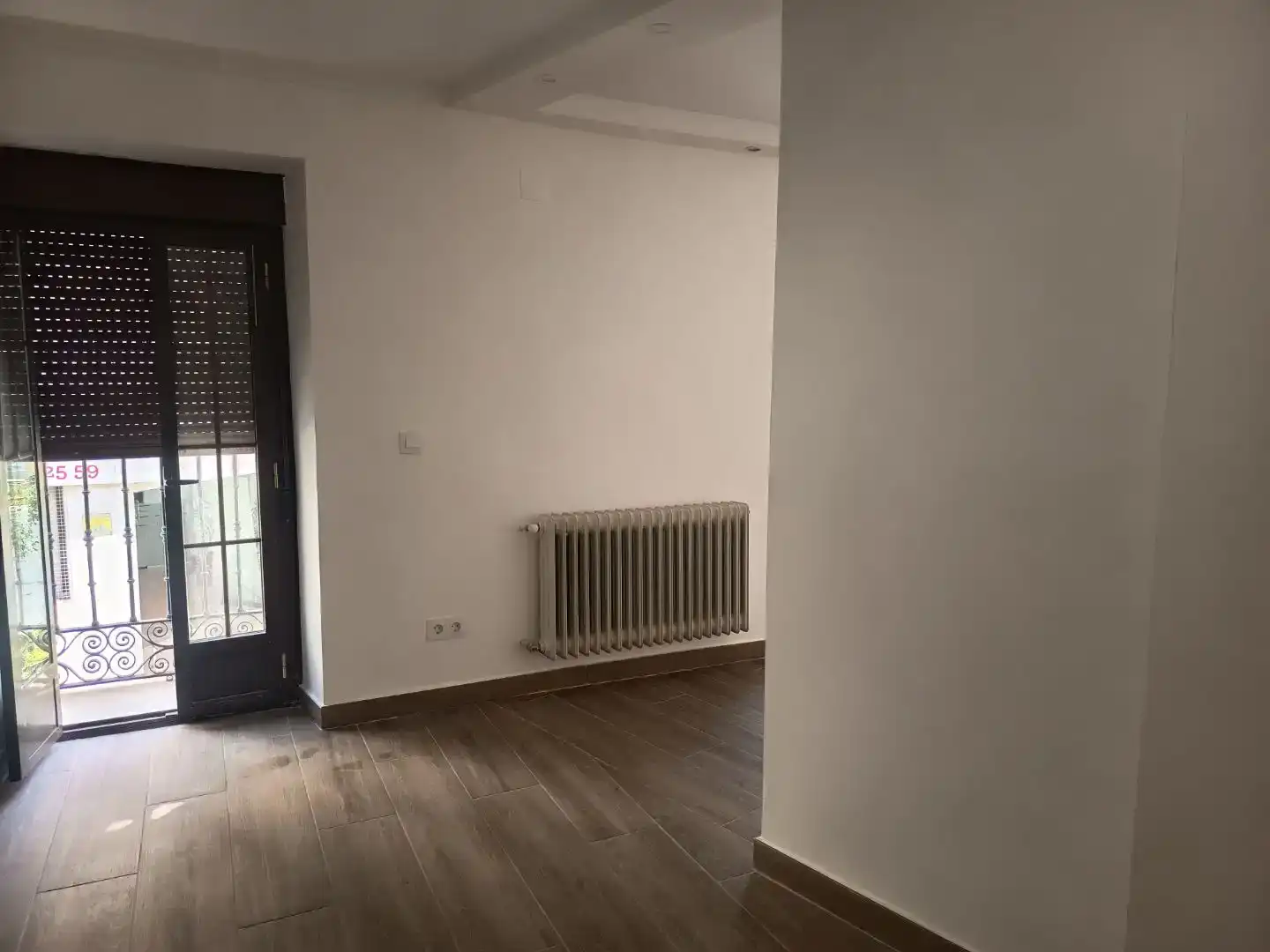 Casa adosada en venda en Valdepeñas amb Balcó