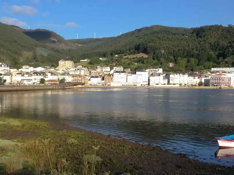 Außenansicht von Wohnung zur Miete in Viveiro mit Heizung, Parkett und Terrasse