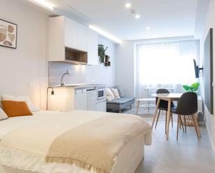 Bedroom of Study to share in  Madrid Capital  with Air Conditioner and Terrace