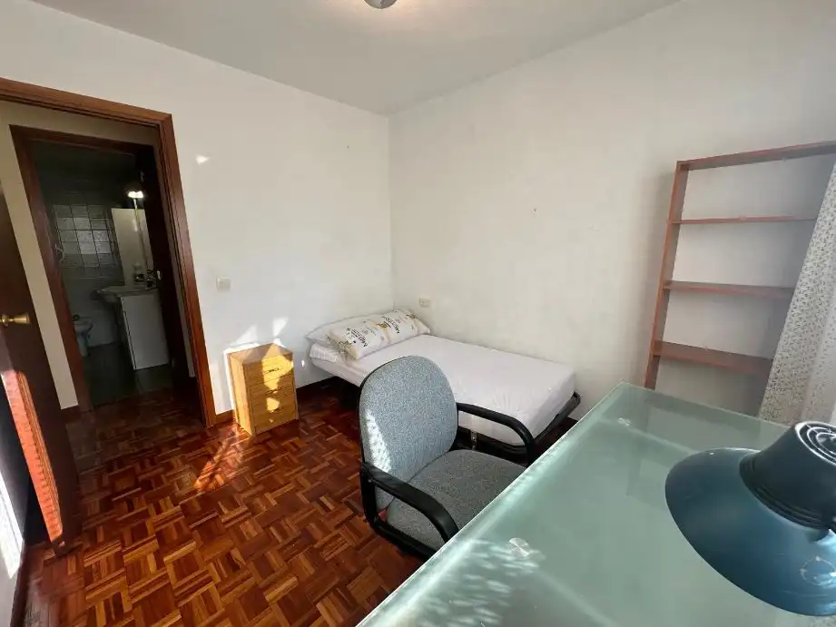 Bedroom of Flat for rent in  Pamplona / Iruña  with Heating, Parquet flooring and Terrace