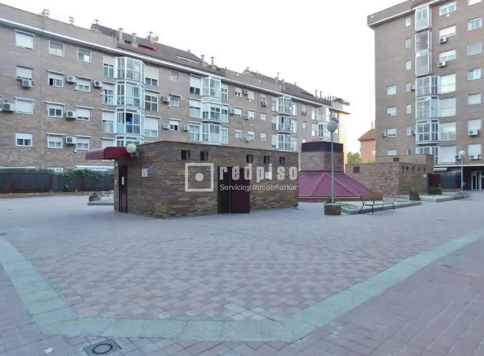 Parking of Flat for rent in Madrid  with Air Conditioner, Heating and Private garden
