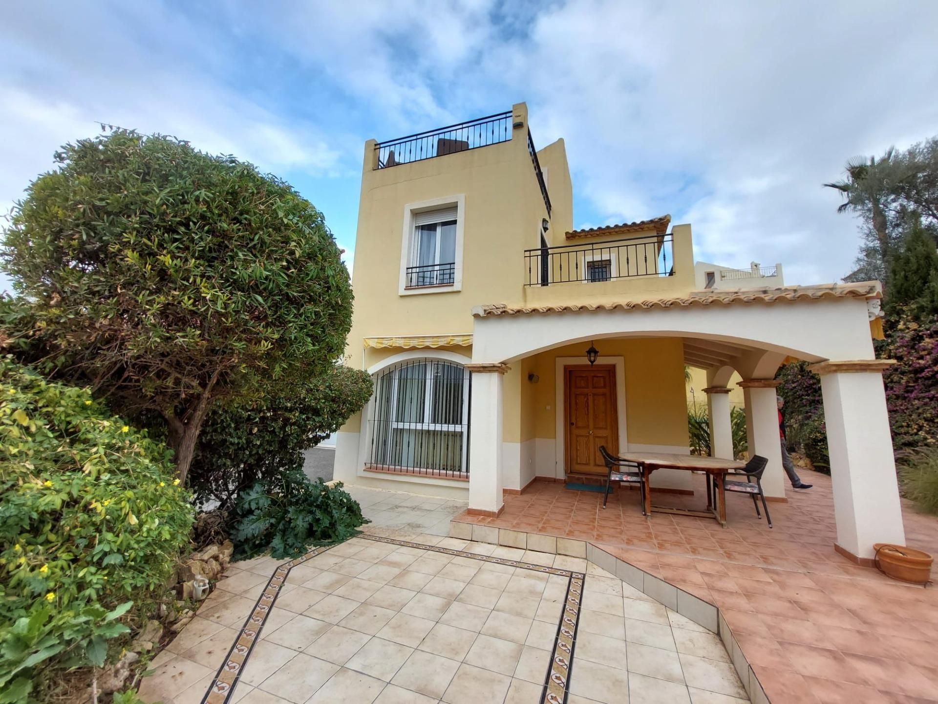 Vista exterior de Casa adosada de lloguer en Mutxamel amb Jardí privat, Terrassa i Balcó
