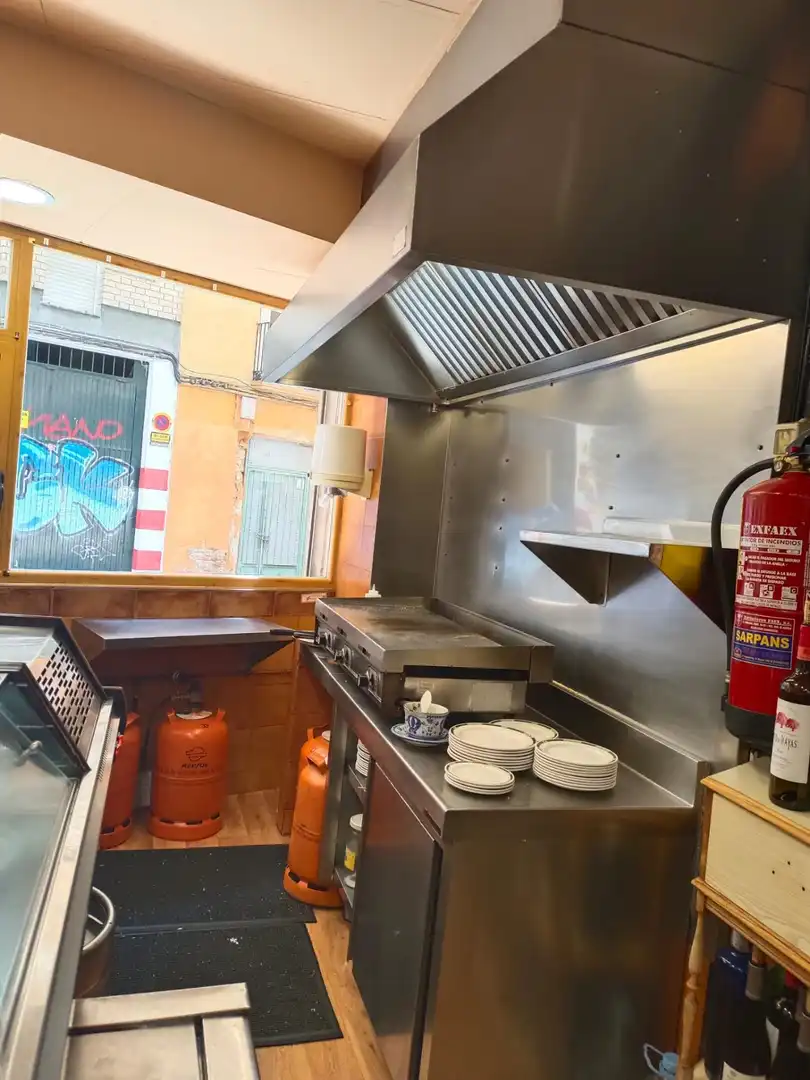 Cocina de Local en venta en Zaragoza con Aire acondicionado
