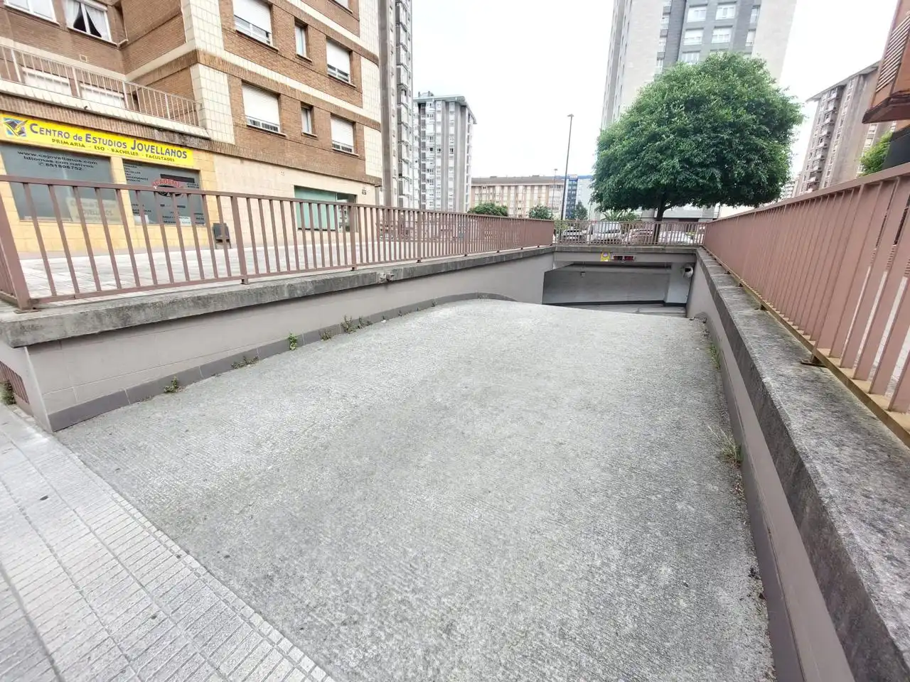 Aparcament de Local en venda en Gijón 