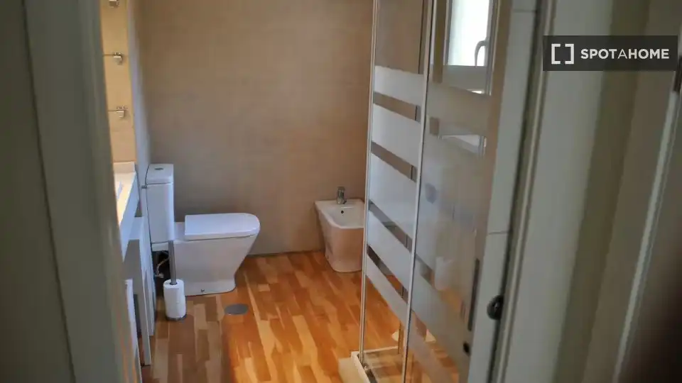Baño de Apartamento para compartir en Málaga con Aire acondicionado, Terraza y Amueblado