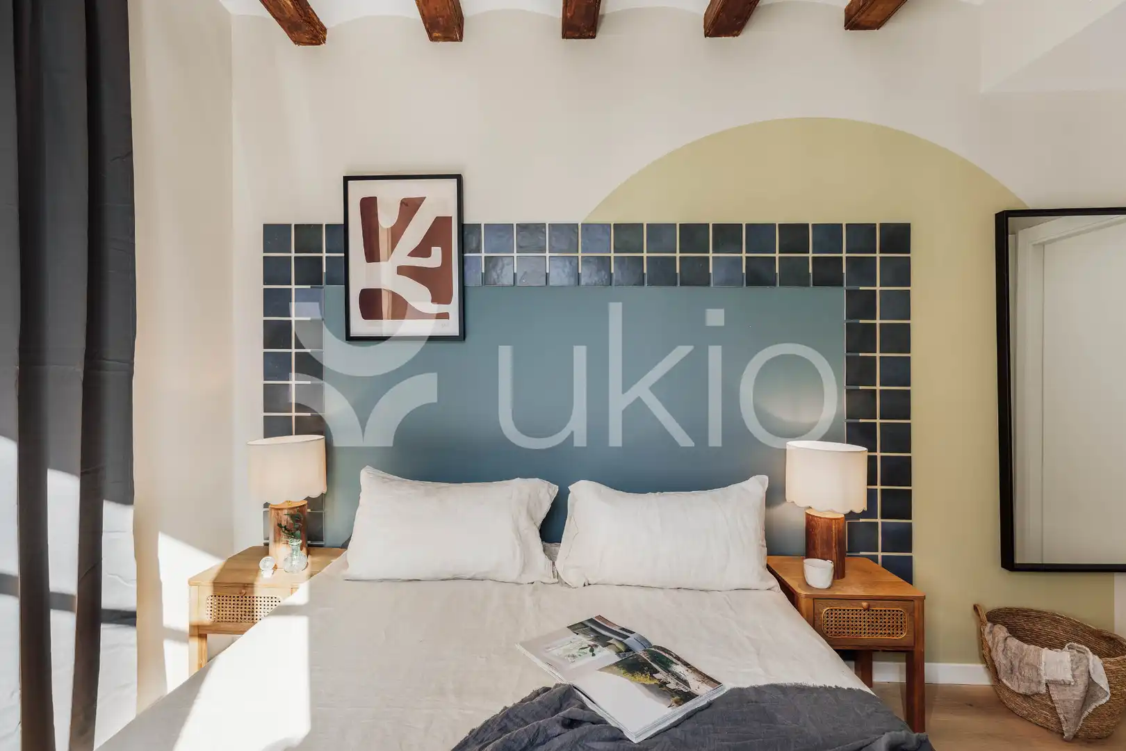 Dormitori de Apartament de lloguer en Barcelona amb Aire condicionat, Calefacció i Moblat