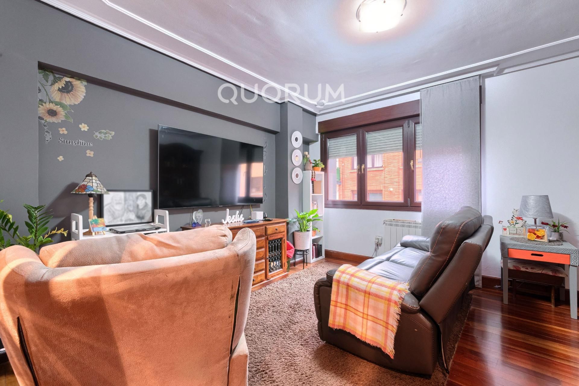 Sala d'estar de Pis en venda en Basauri  amb Calefacció