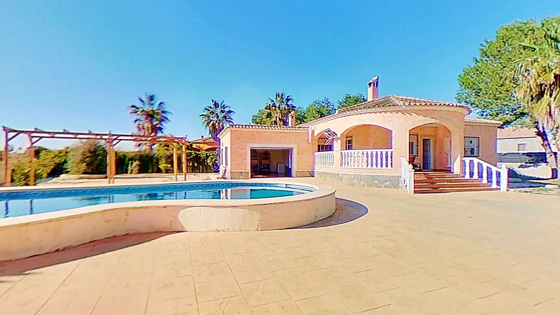 Vista exterior de Casa o xalet en venda en Dolores amb Aire condicionat, Terrassa i Piscina