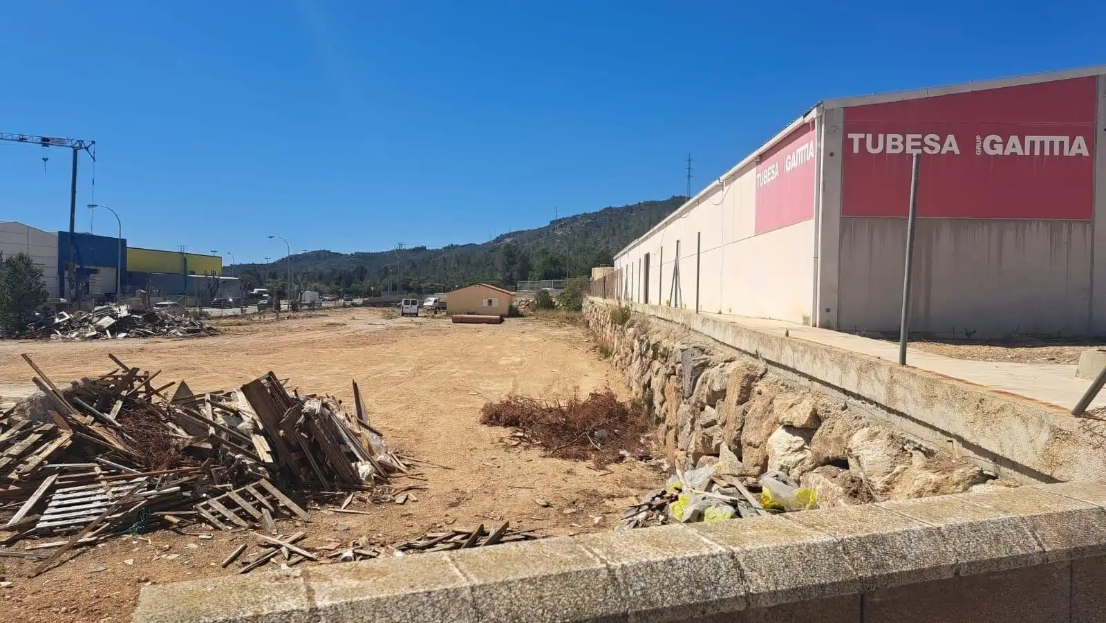 Exterior view of Industrial buildings for rent in L'Aldea