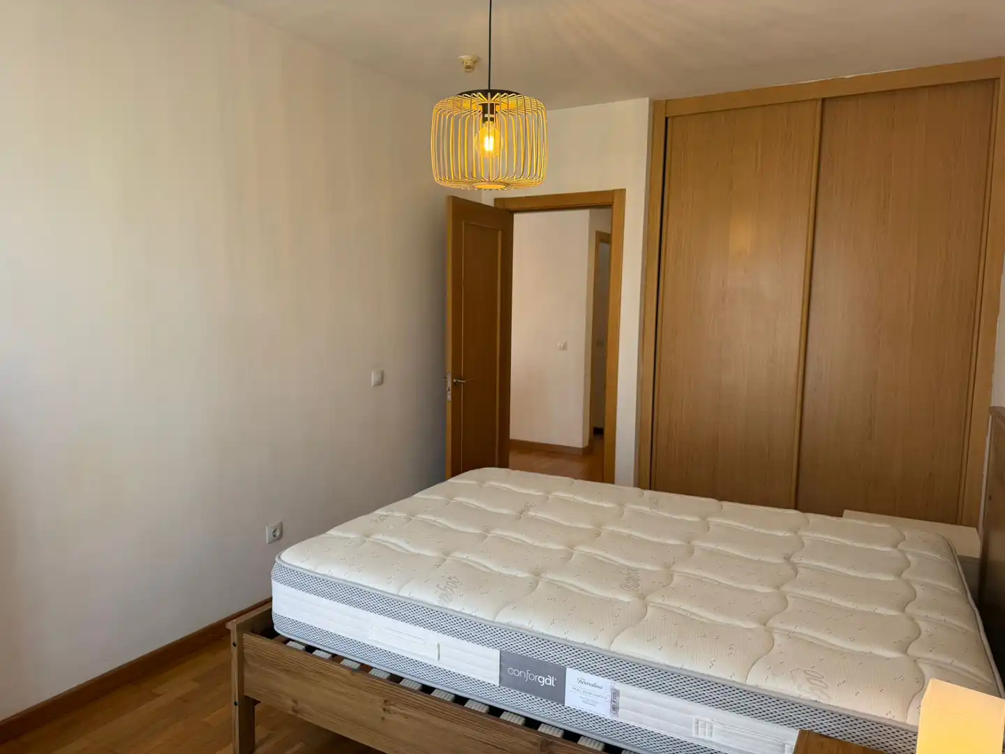 Dormitori de Apartament de lloguer en Lugo amb Calefacció, Parquet i Traster