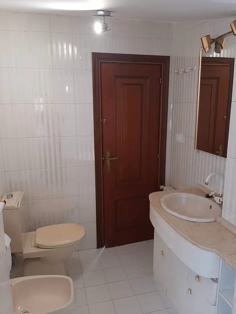 Baño de Dúplex en venta en Oleiros con Calefacción, Parquet y Terraza