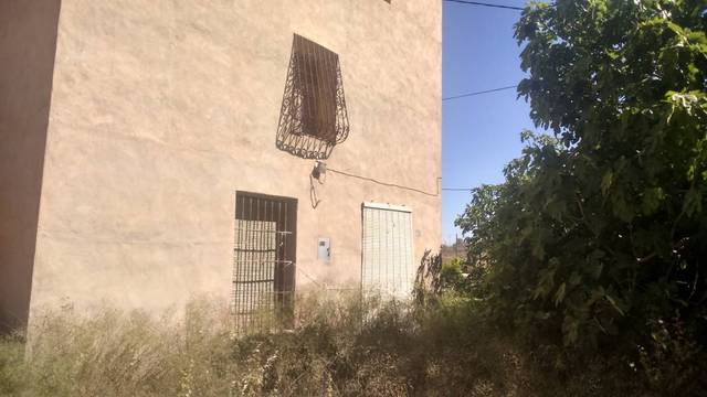 Finca rústica en Venta en Algueña