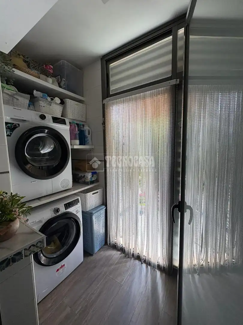 Flat for sale in Parla  with Air Conditioner and Storage room