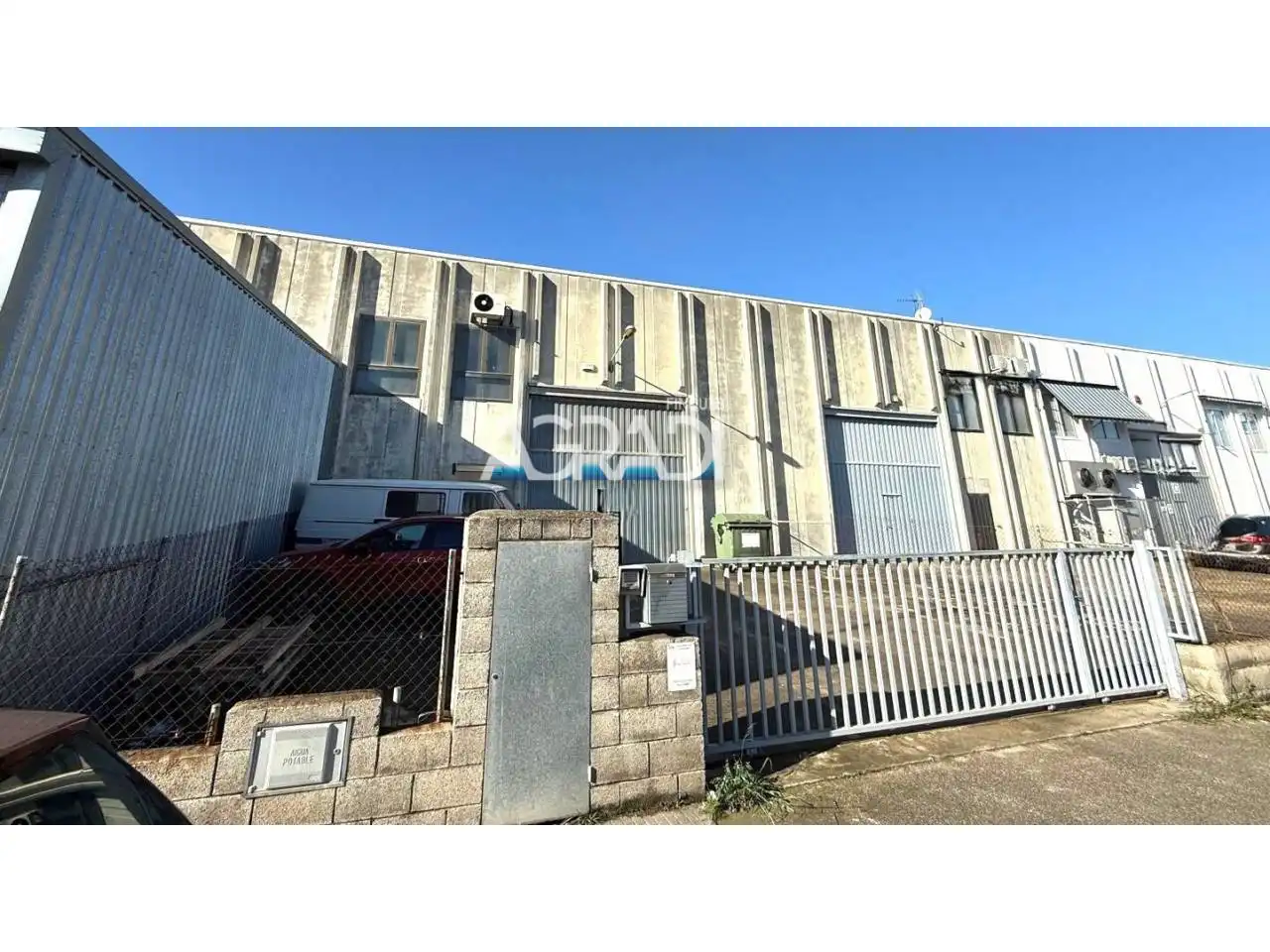 Vista exterior de Nau industrial en venda en Canovelles