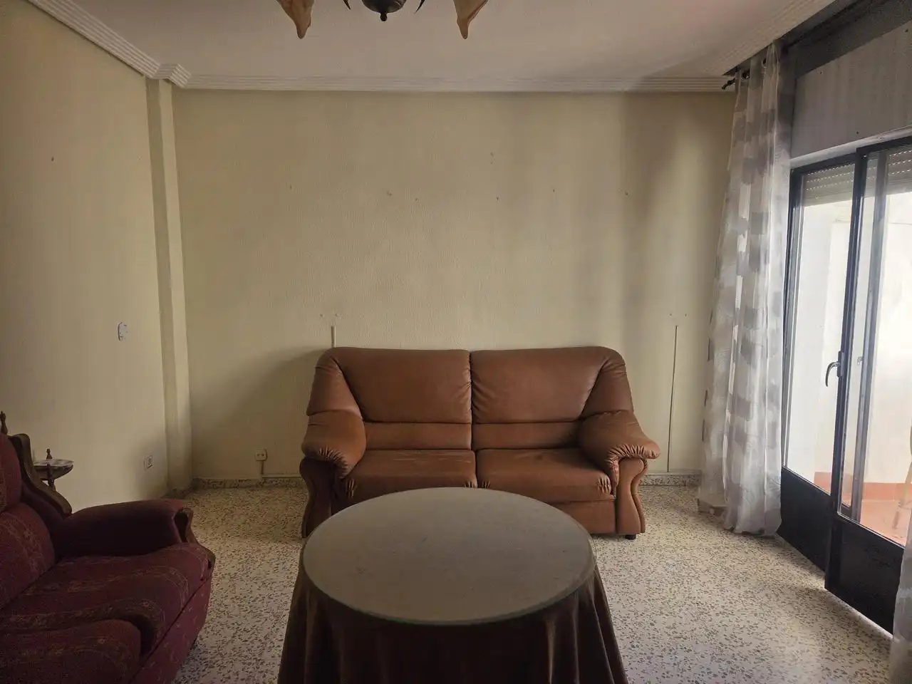Sala d'estar de Pis en venda en Alcalá la Real amb Terrassa i Balcó