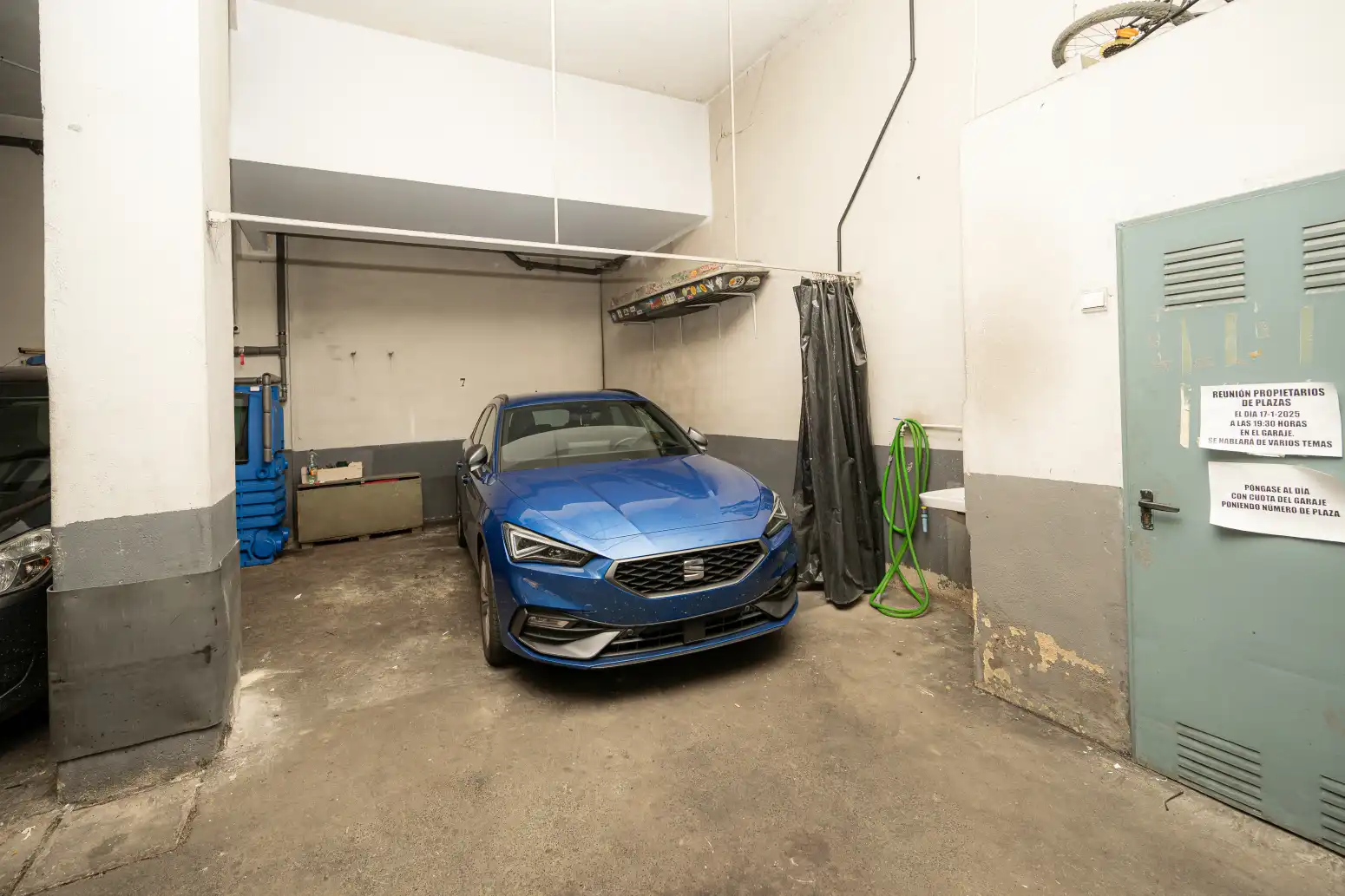 Parking de Piso en venta en Oviedo  con Calefacción, Parquet y Trastero