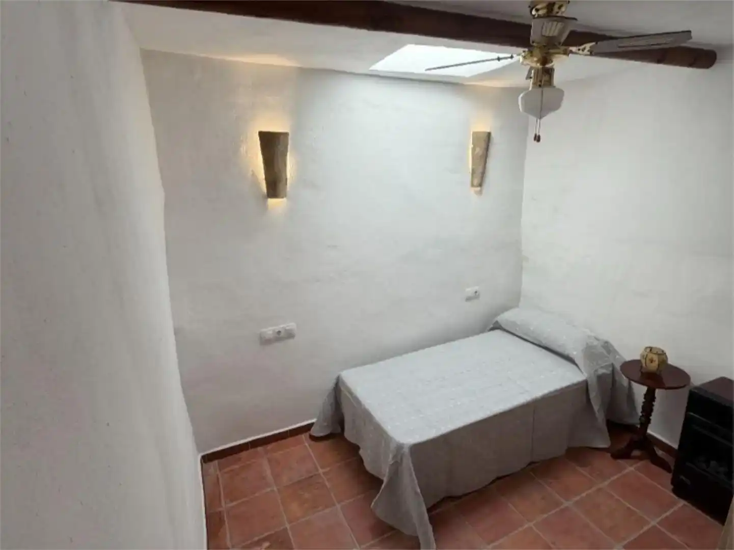 Schlafzimmer von Wohnung zur Miete in Salares mit Möbliert