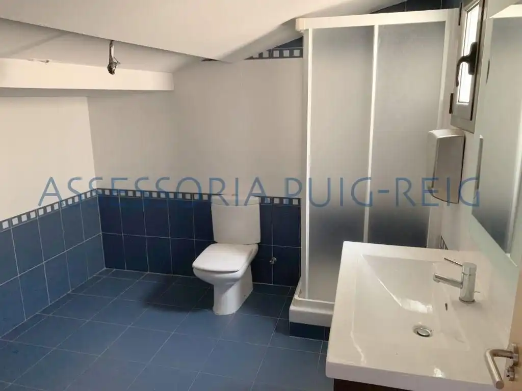 Badezimmer von Dachboden zum Verkauf in Manresa mit Parkett und Terrasse