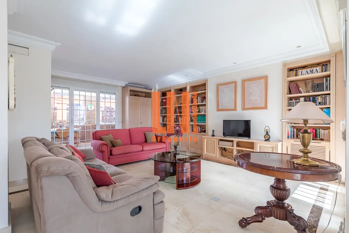 Sala de estar de Casa adosada en venta en Madrid con Aire acondicionado, Calefacción y Jardín privado