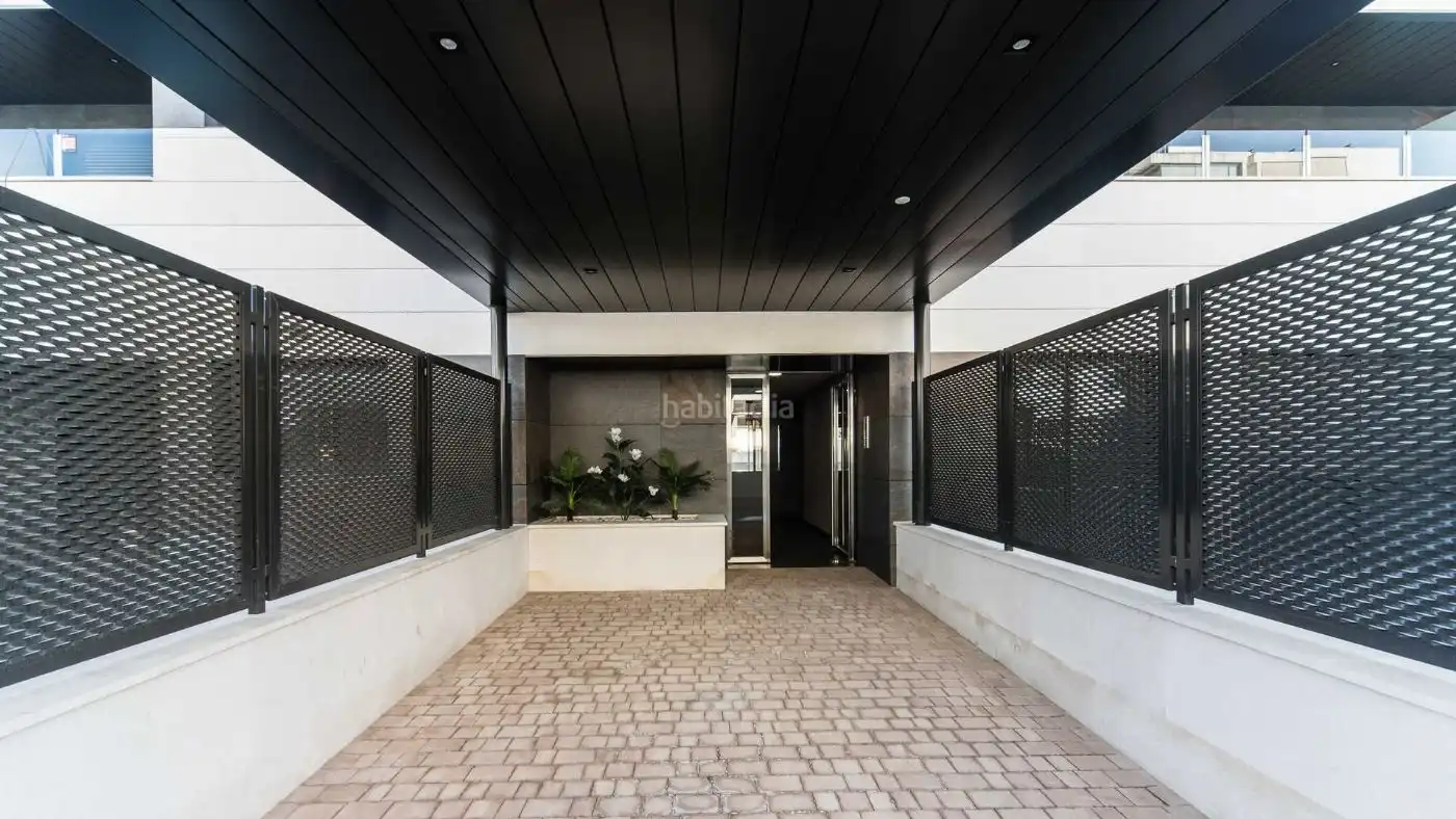 Piso con piscina en venta en Avenida Donantes de Órganos 3