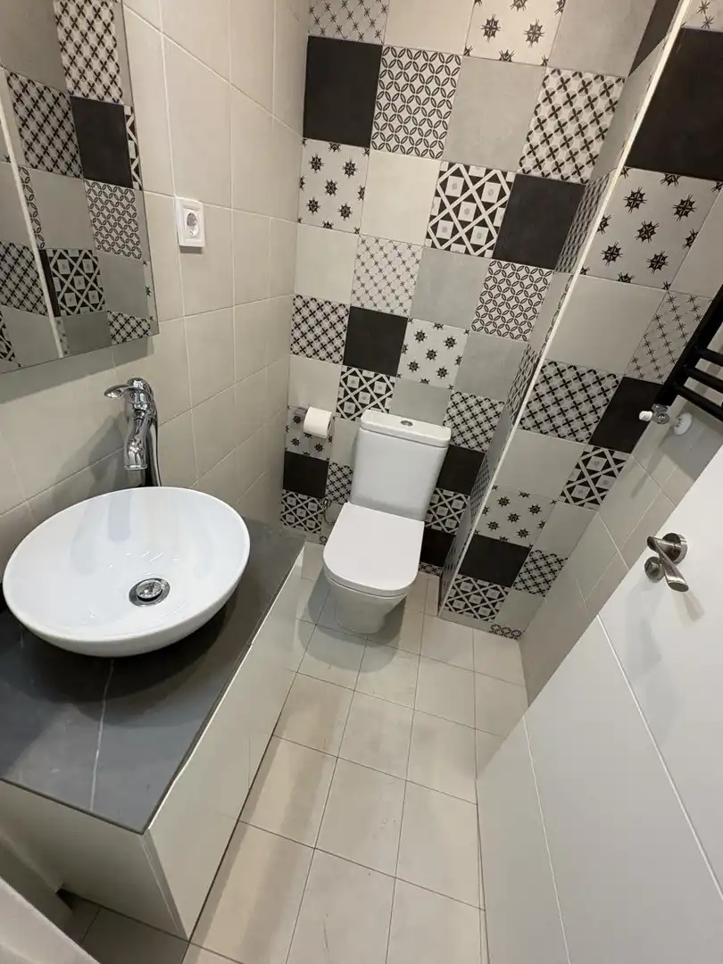 Badezimmer von Wohnung zur Miete in Madrid mit Heizung