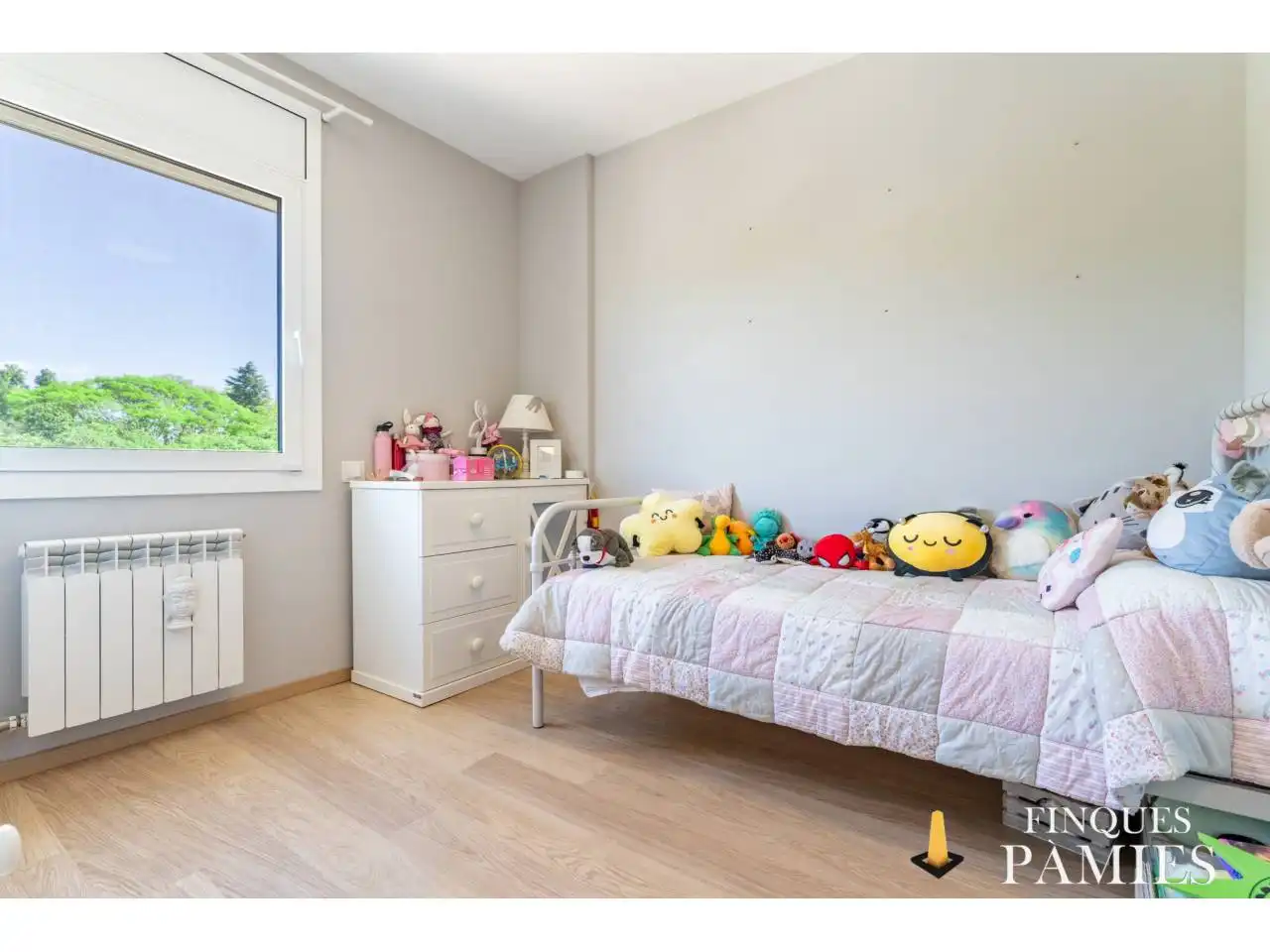 Habitación de Casa adosada en venta en Riudoms con Aire acondicionado, Calefacción y Jardín privado