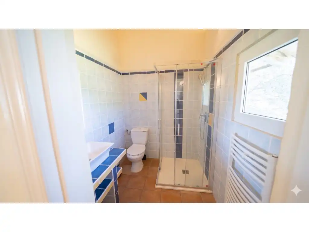 Badezimmer von Haus oder Chalet zum Verkauf in Llucmajor mit Klimaanlage, Privatgarten und Terrasse