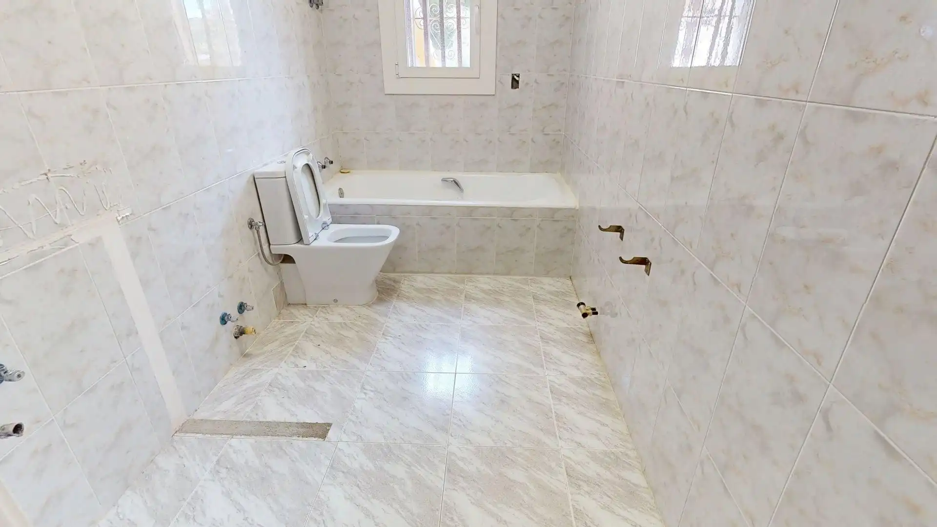 Badezimmer von Haus oder Chalet zum Verkauf in Cabrera de Mar mit Heizung, Privatgarten und Terrasse