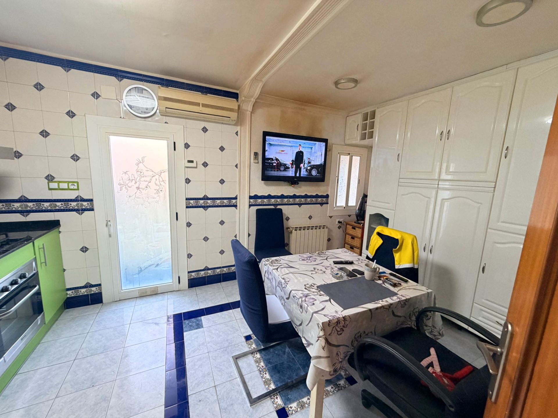 Menjador de Pis en venda en Badalona amb Aire condicionat, Calefacció i Moblat