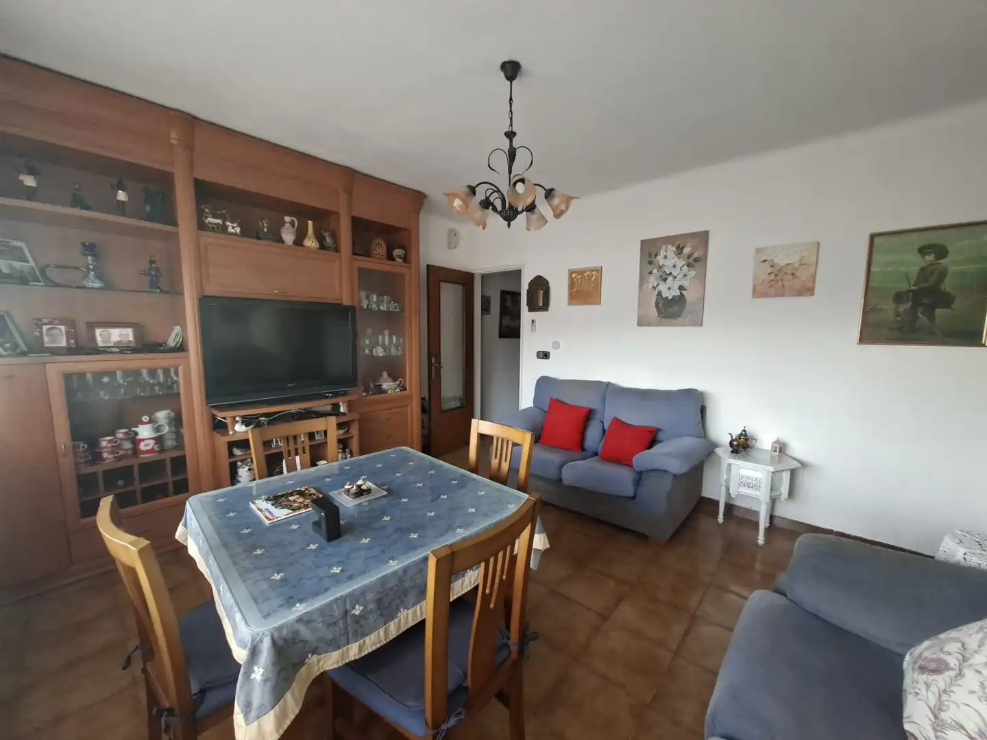 Living room of Flat for sale in Figueres  with Furnished