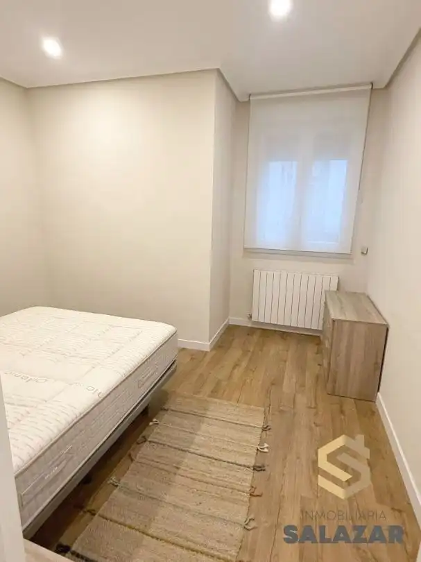 Dormitori de Pis de lloguer en Bilbao  amb Calefacció i Parquet