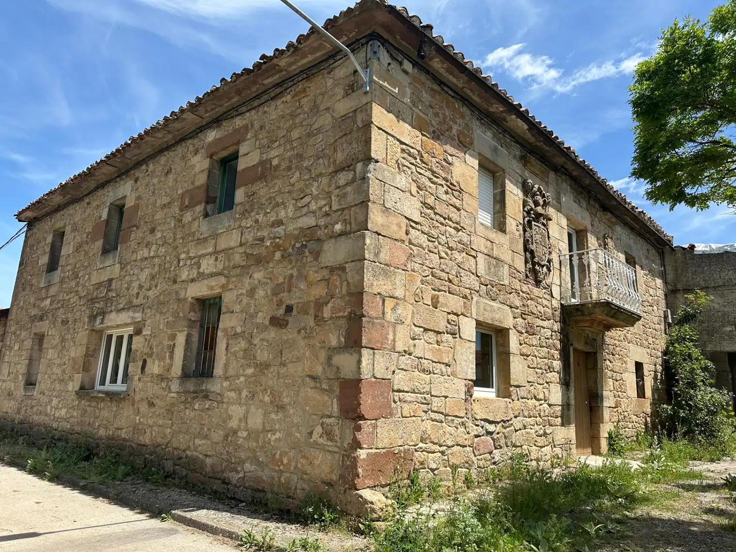 Außenansicht von Country house zum Verkauf in Aguilar de Campoo mit Balkon