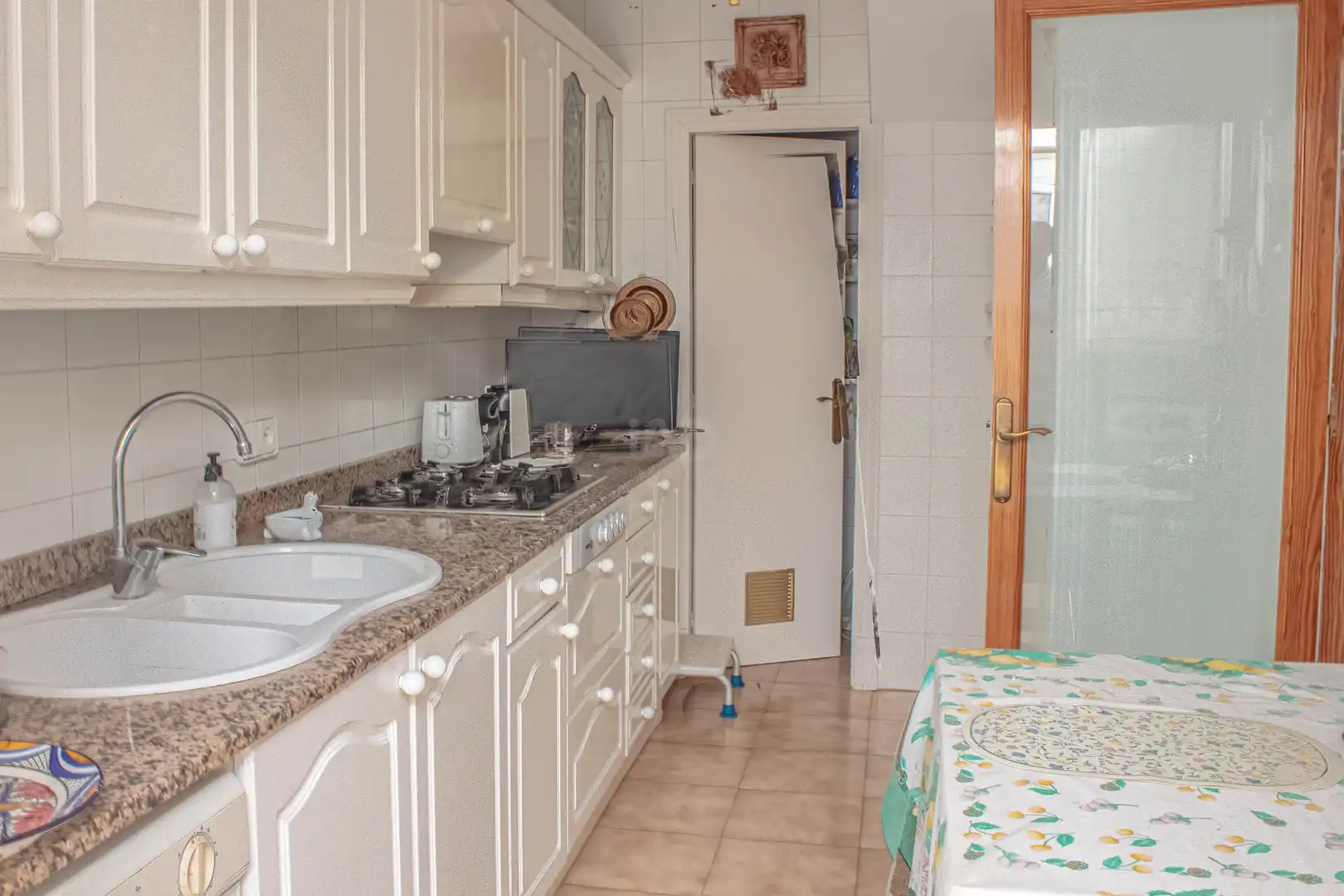 Küche von Einfamilien-Reihenhaus zum Verkauf in Calvià mit Klimaanlage, Heizung und Terrasse
