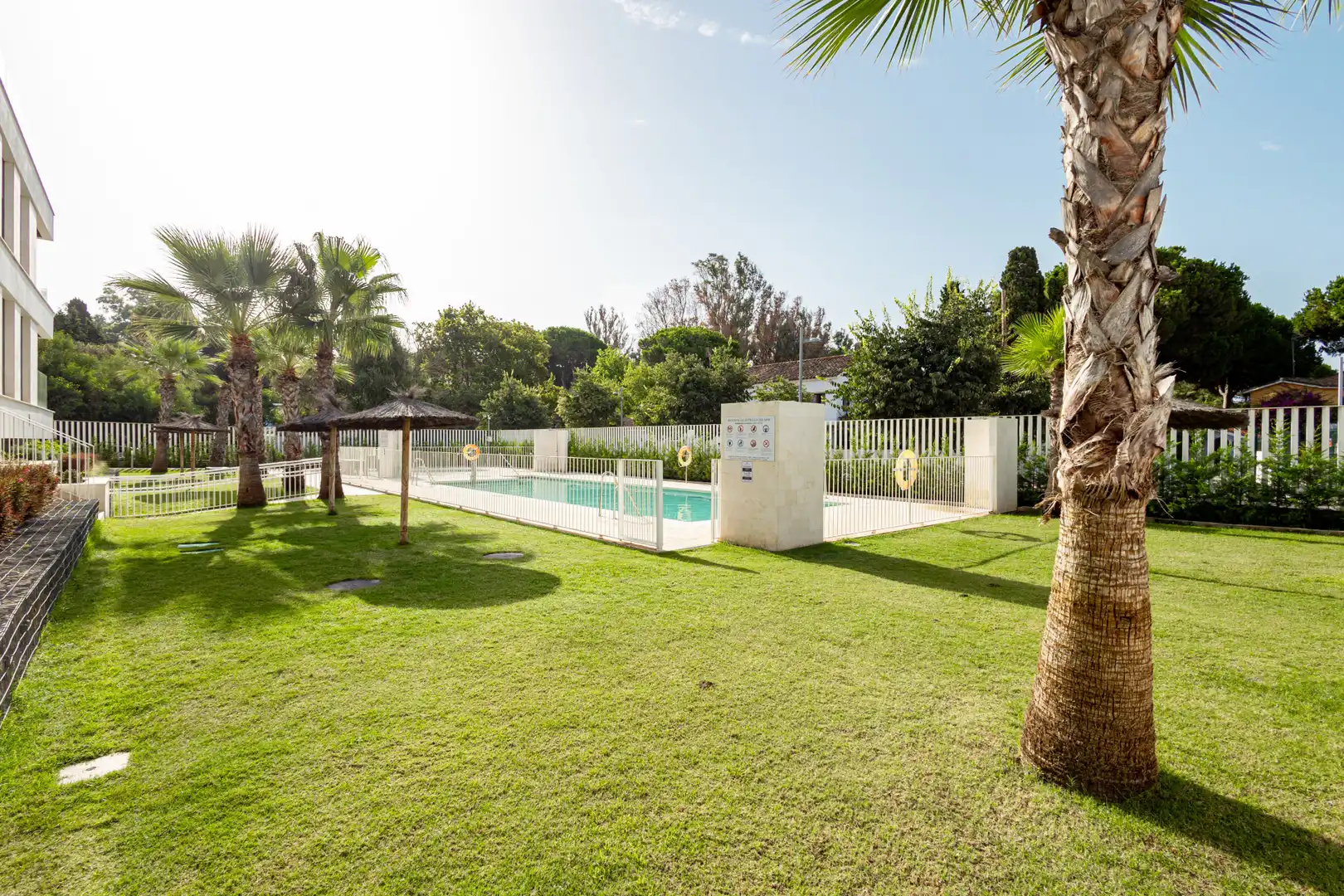 Swimming pool of Attic for sale in Marbella  with Air Conditioner, Heating and Terrace