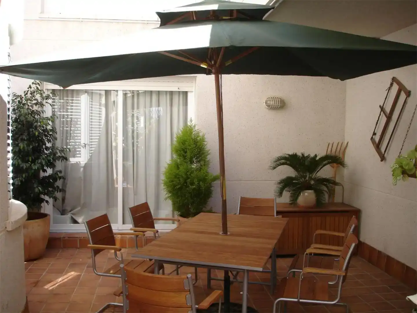 Terrassa de Casa adosada de lloguer en Sitges amb Aire condicionat, Jardí privat i Piscina