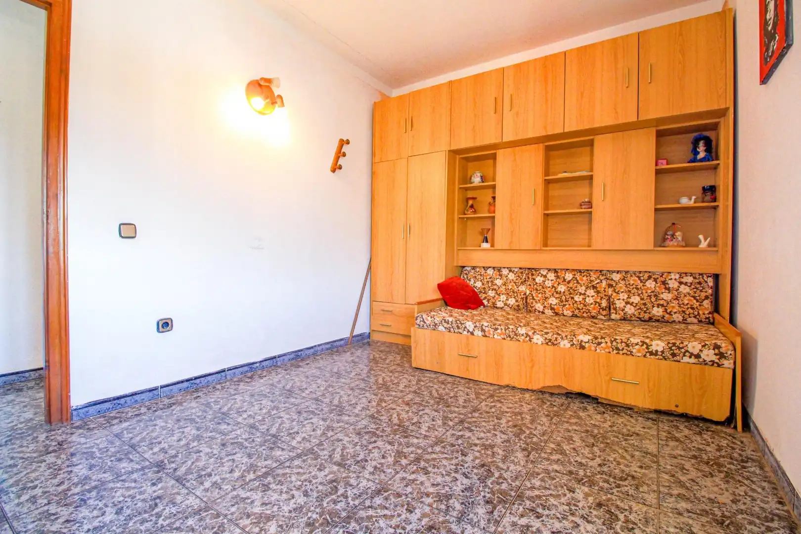 Dormitori de Casa adosada en venda en Cabanes (Girona) amb Jardí privat, Traster i Moblat