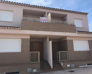 Vista exterior de Casa adosada en venda en Chinchilla de Monte-Aragón amb Terrassa i Balcó