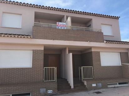 Exterior view of Single-family semi-detached for sale in Chinchilla de Monte-Aragón  with Terrace and Balcony