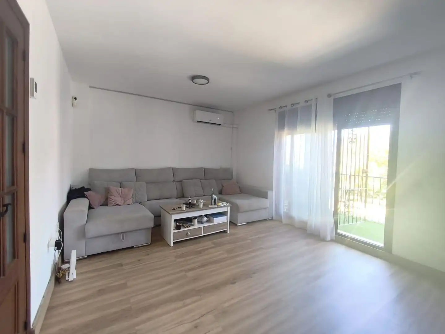 Living room of Detached homes for sale in La Línea de la Concepción  with Air Conditioner, Private garden and Balcony