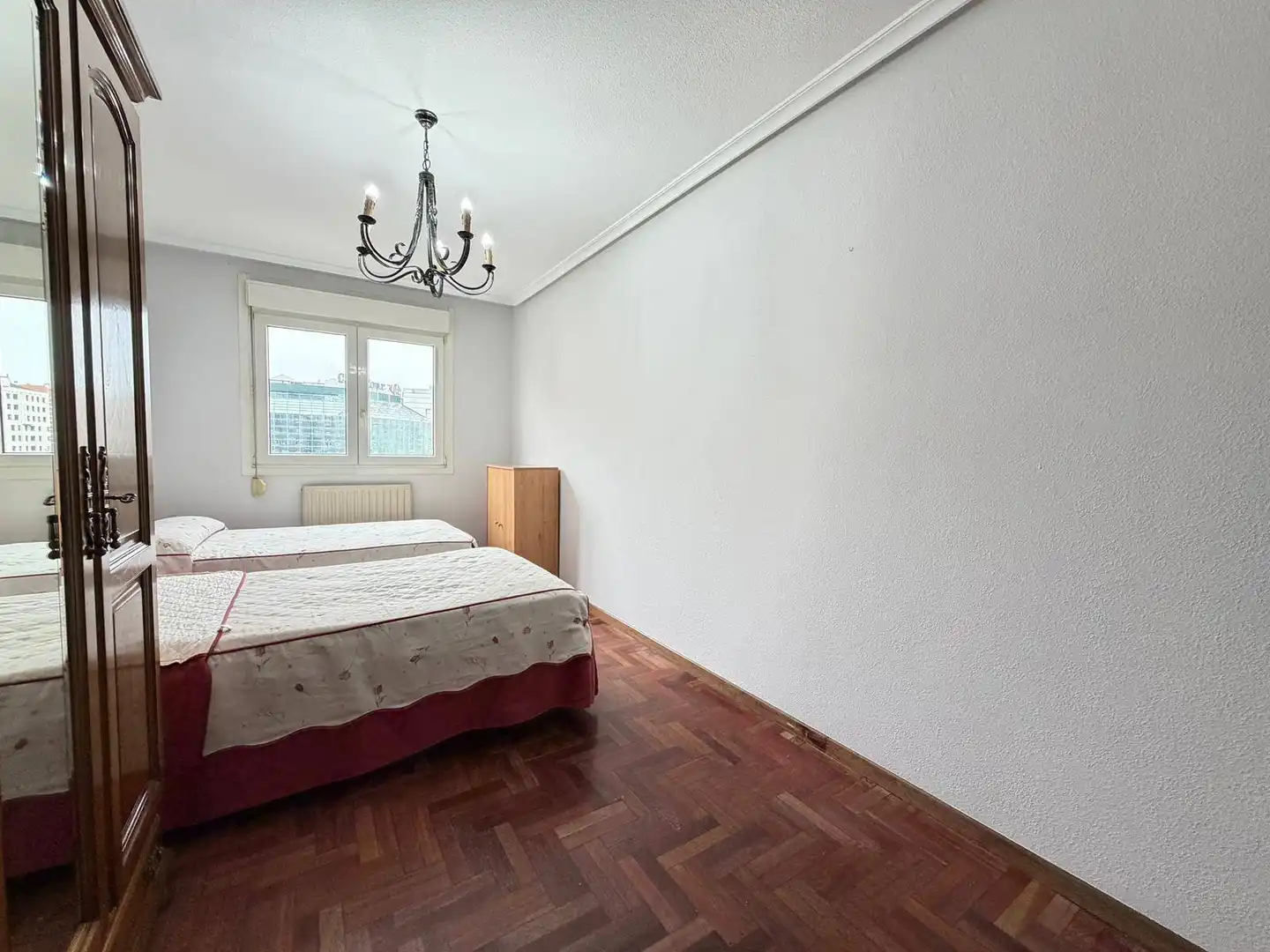 Habitación de Piso en venta en Gijón  con Calefacción, Parquet y Terraza