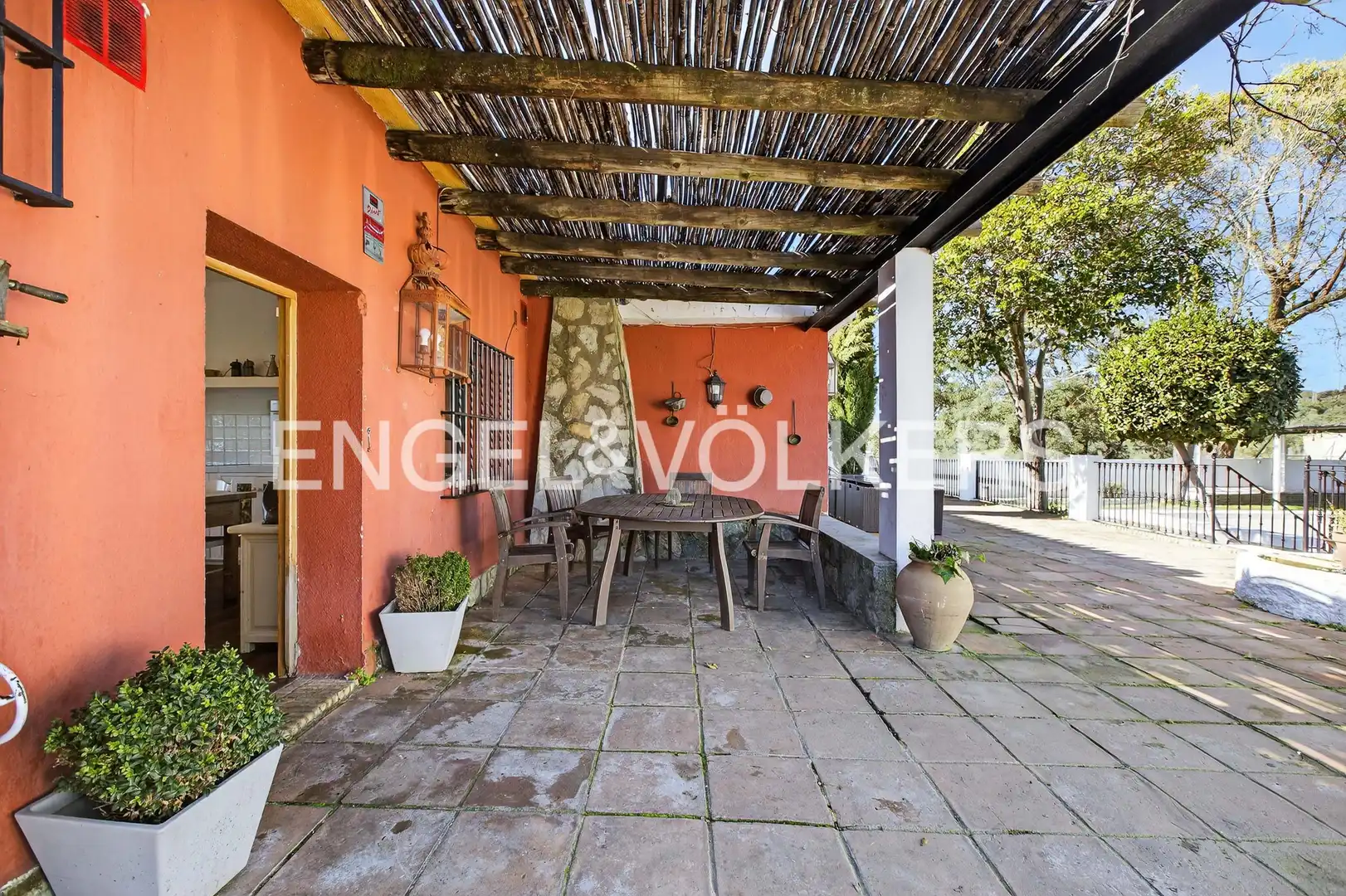 Terraza de Finca rústica en venta en El Castillo de las Guardas con Aire acondicionado, Calefacción y Jardín privado