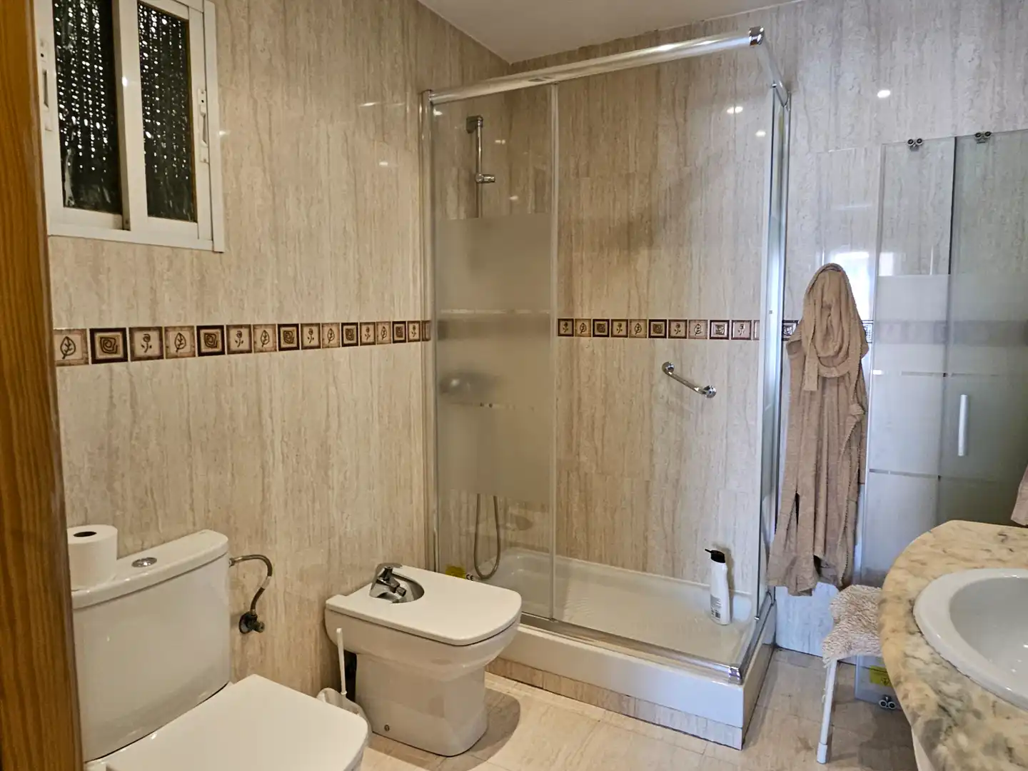 Bathroom of Flat for rent in Madrid  with Air Conditioner, Heating and Furnished