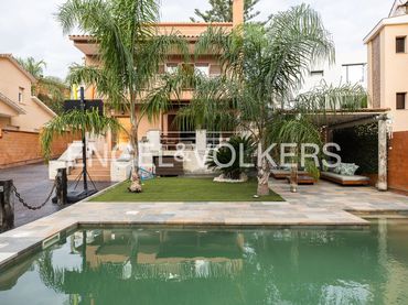 Casa con balcón en venta en Tiana