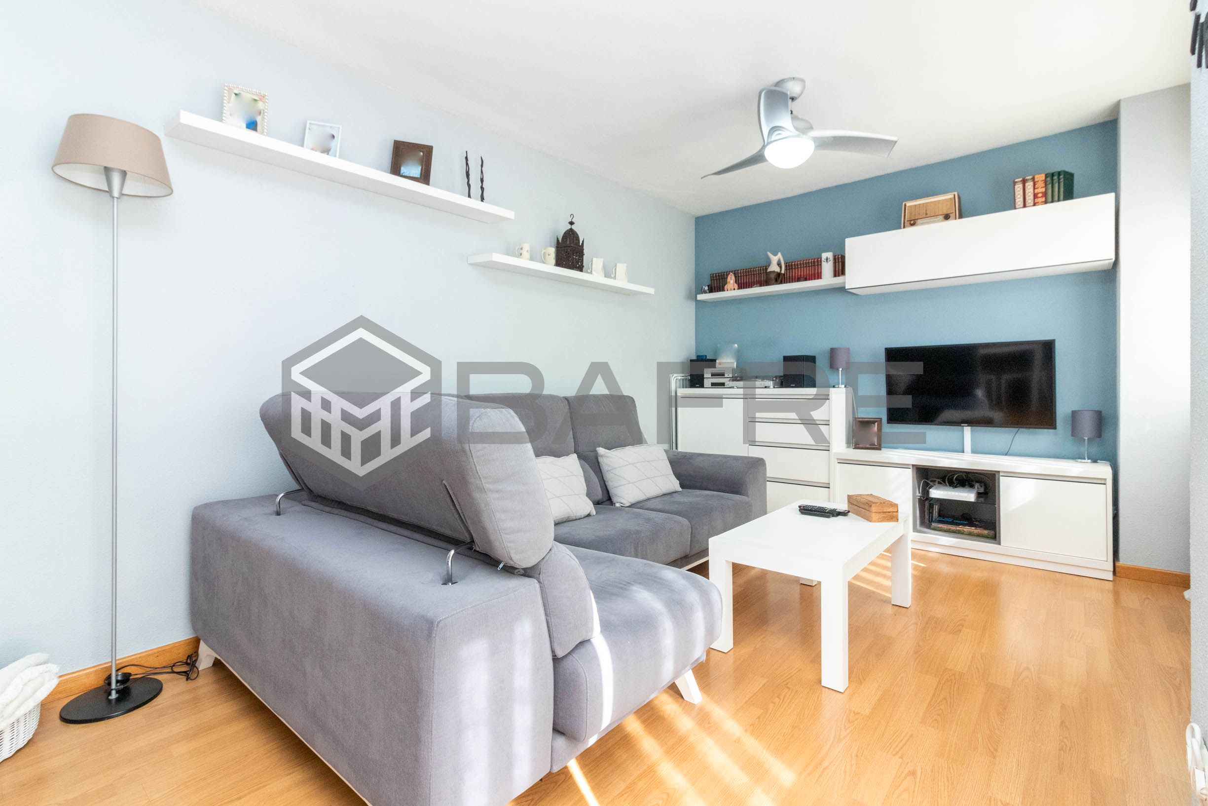 Living room of Flat for sale in  Madrid Capital  with Air Conditioner, Private garden and Terrace