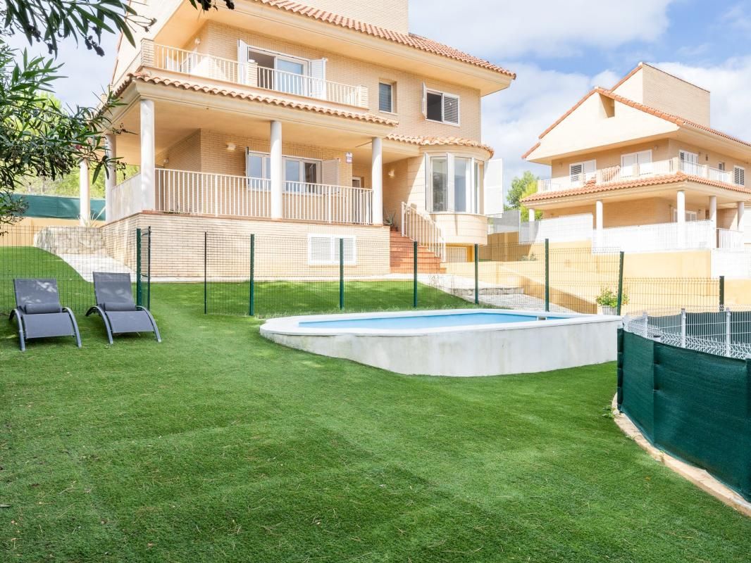 Swimming pool of House or chalet for sale in Chiva  with Air Conditioner, Private garden and Terrace