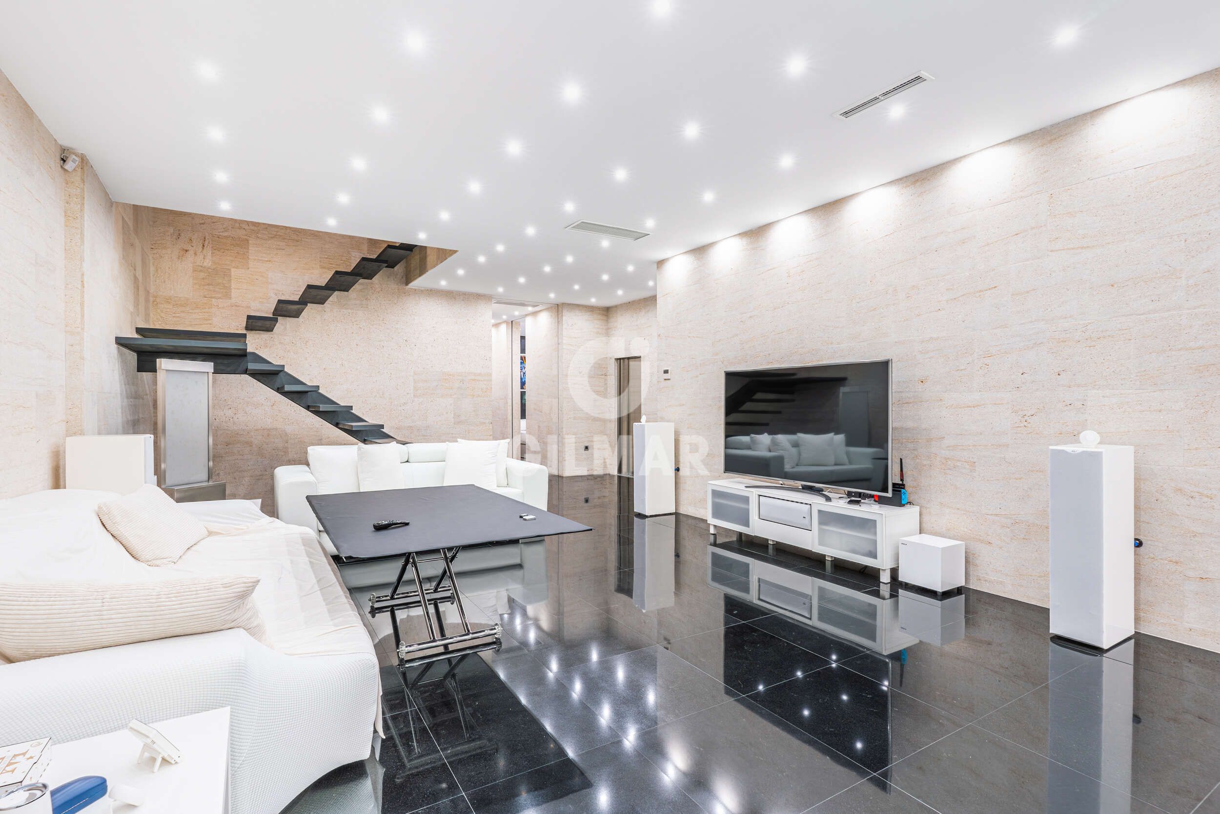 Sala d'estar de Casa o xalet en venda en Valdemoro amb Calefacció i Piscina