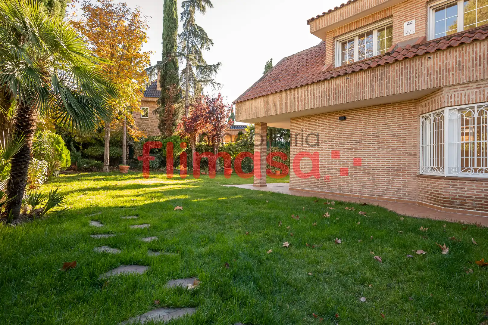 Jardí de Casa o xalet en venda en Villaviciosa de Odón amb Aire condicionat, Calefacció i Jardí privat