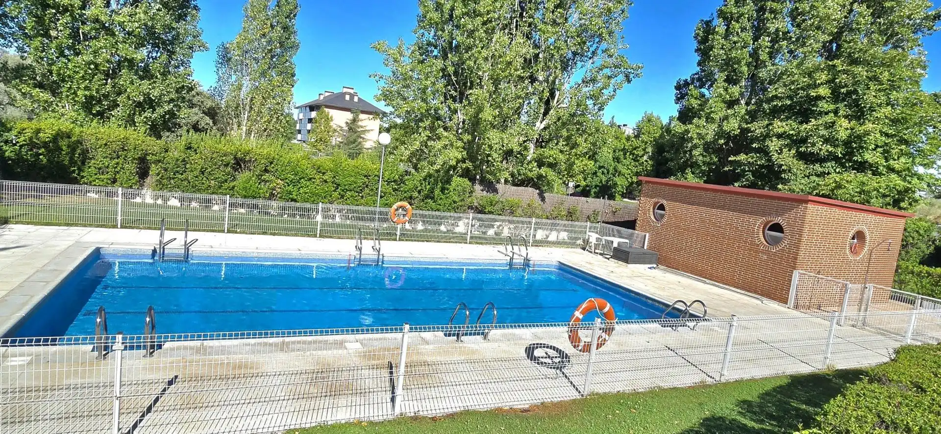 Piscina de Piso en venta en Las Rozas de Madrid con Calefacción, Terraza y Piscina comunitaria