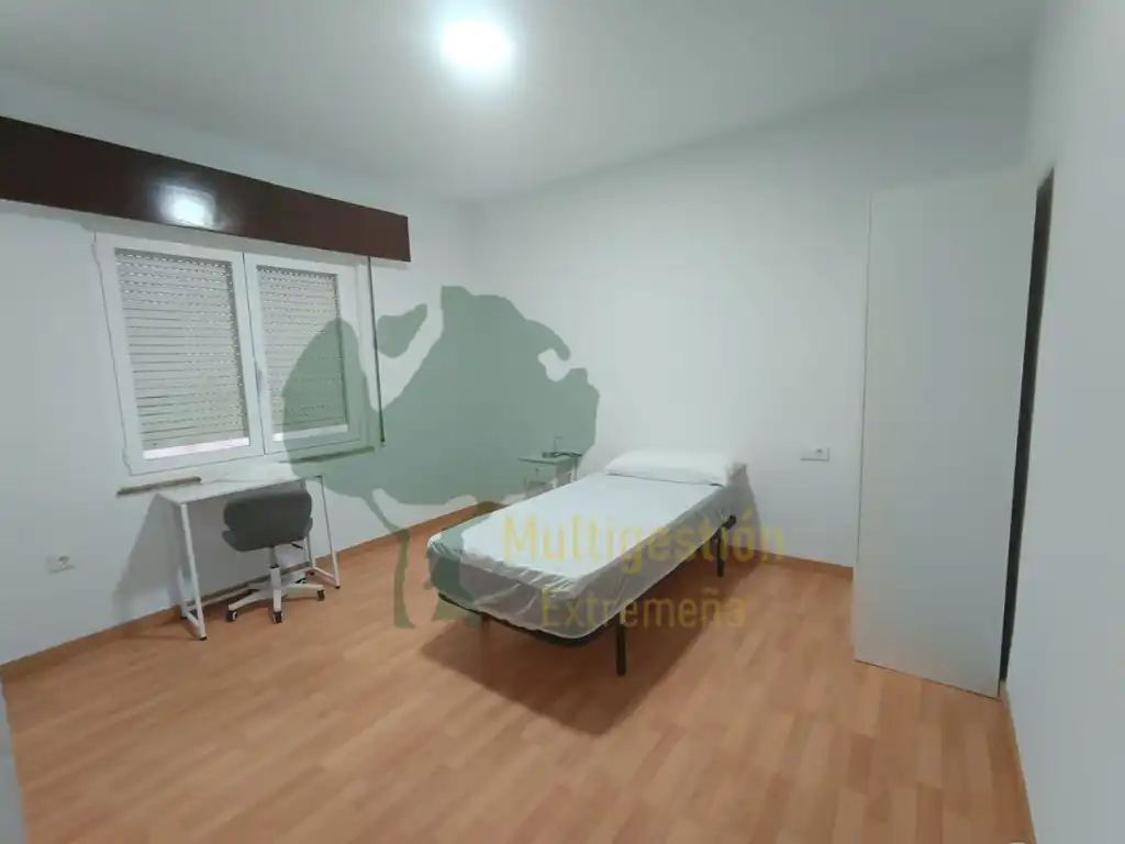 Bedroom of Flat for share in Cáceres  with Heating