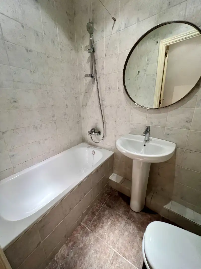 Baño de Piso en venta en Barcelona con Aire acondicionado, Horno y Lavadora